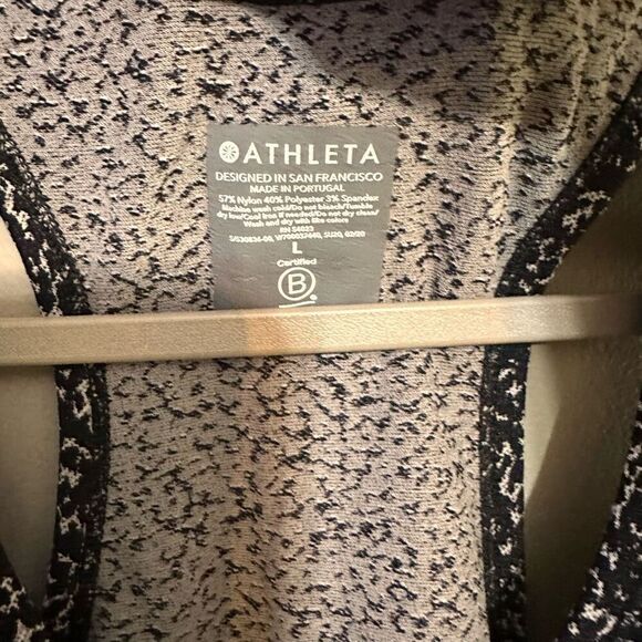 Athleta racerback fitted tank size large - Picture 4 of 4